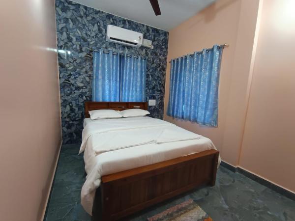 Na fotografii je vidět objekt Amruth Homestay Honavar room 2 nacházející se ve městě Honāvar.