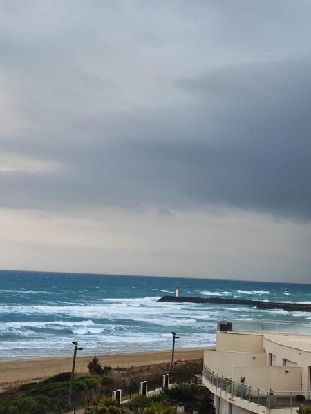 A la foto es mostra l'objecte Héliopolis AB dernier étage Vue mer situat a la ciutat de Cap d'Agde.