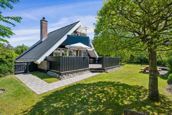 A la foto es mostra l'objecte Well-Maintained And Cozy Holiday Home Near Ebeltoft situat a la ciutat de Ebeltoft.