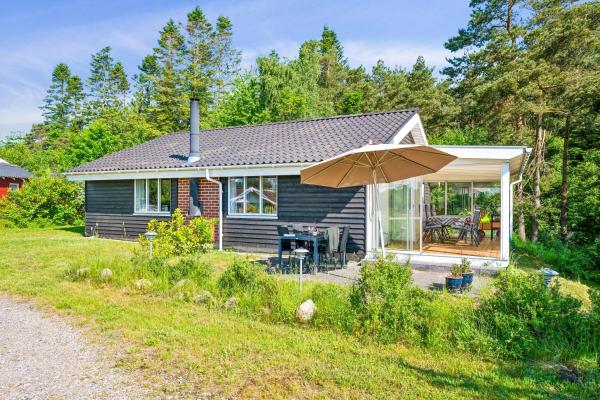 A la foto es mostra l'objecte Cozy House Near Lyngsbæk Beach With Lake View situat a la ciutat de Ebeltoft.