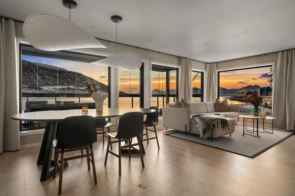 Premium Penthouse Sea & Mountain View Apartments In Tromsø 2-bathrooms, Free Parking In Garage - トロムセー