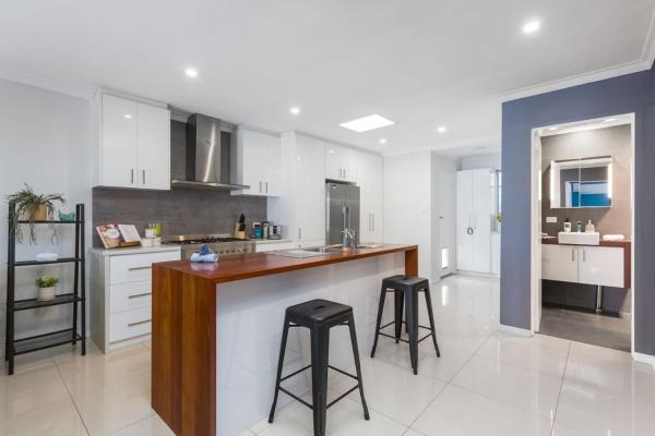 Nella foto è visibile l'oggetto The perfect family escape modern huge backyard situato nella città di Perth.
