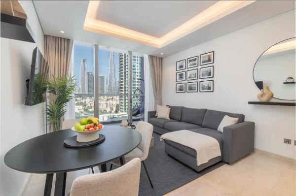 Luxury Apt with Full Burj Khalifa Skyline Views, Dubai