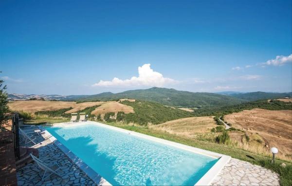 På billedet ses objektet Serene Retreat Apt with Pool & Breathtaking Views beliggende i byen Mazzolla.