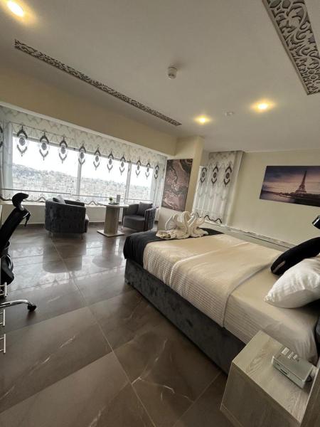 På billedet ses objektet Antalya Hotel Amman beliggende i byen Amman.