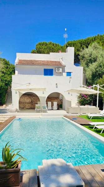 Luxury Ostuni Beachfront Villa With Pool & Private Parking - Puglia