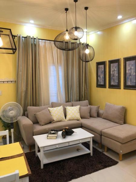 写真にはBantug市にあるModern Country Inspired home with High-speed Wifiが写っています。