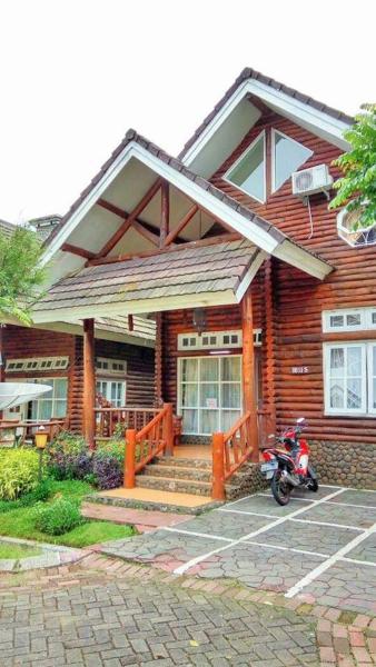 写真にはCikujang市にあるVJ Alpen BB11-05 Villa Kota Bungaが写っています。