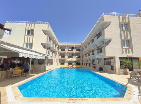 På billedet ses objektet Mulka Hotel beliggende i byen Ayvalık.