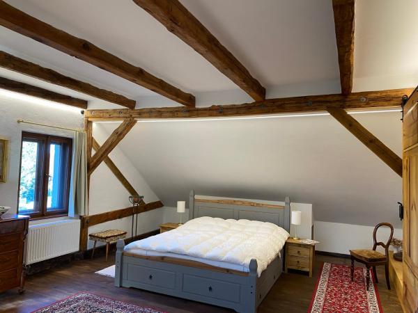 A la foto es mostra l'objecte Charmante Dachgeschosswohnung im historischen Gutshaus situat a la ciutat de Vetschau.