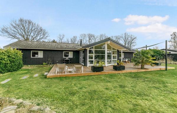 På billedet ses objektet Nice Home In Strøby With Wifi beliggende i byen Valløby.