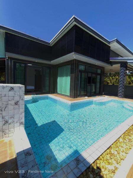 Na zdjęciu widoczny jest obiekt AWA Pool Villa położony w mieście Ban Bung.