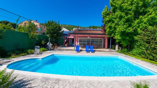 En la foto se muestra el objeto Vacation Home Riverstone ubicado en la ciudad de Ilići.