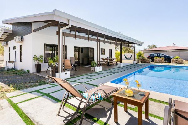 The photo shows the Quinta Bella located in the city of Bagaces.