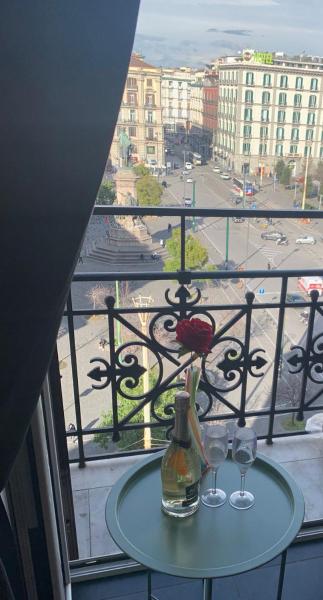 Na foto é possível ver o objeto Pit Stop Napoli Centrale localizado na cidade de Naples.