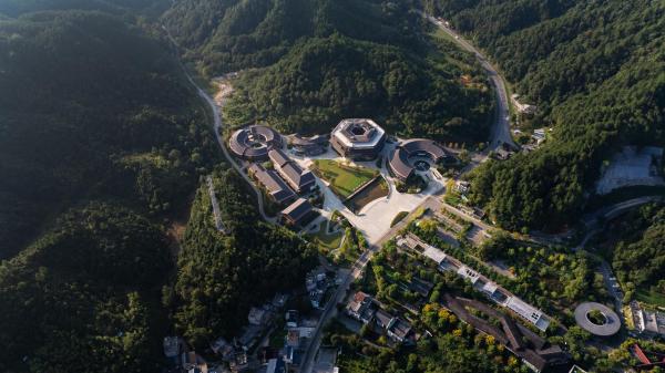 A la foto es mostra l'objecte Hilton Garden Inn Jingdezhen Taoyuan Valley situat a la ciutat de Qiaomailing.