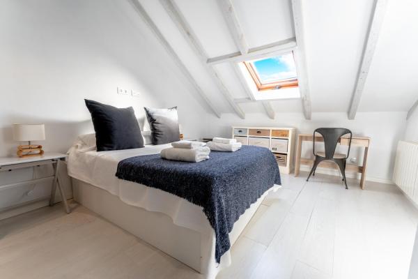 På billedet ses objektet New and bright Puertochico attic beliggende i byen Santander.