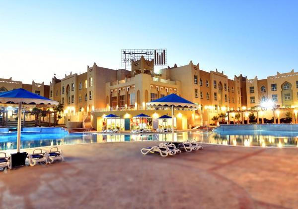 写真にはジャハラー市にあるCopthorne Al Jahra Hotel & Resortが写っています。