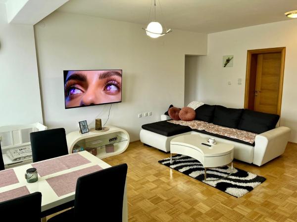 A la foto es mostra l'objecte City Apartment Lukavac situat a la ciutat de Babice Gornje.