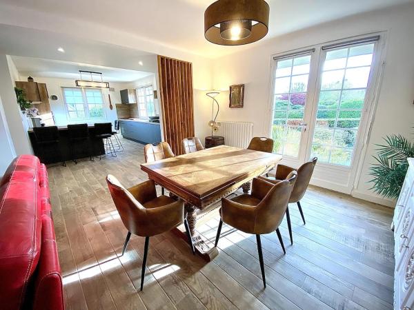 Na zdjęciu widoczny jest obiekt Maison Renovée Plomelin - Countryside and Beaches położony w mieście Plomelin.