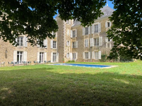 A la foto es mostra l'objecte Château de La Grange situat a la ciutat de Marçay.