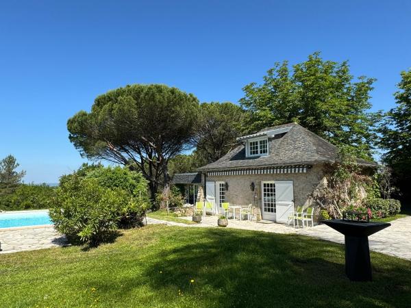 A la foto es mostra l'objecte Gîte Pool house dans le domaine de Mary situat a la ciutat de Noailles.