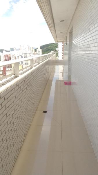 A la foto es mostra l'objecte Espaço inteiro vista 360 a 50 metros da praia situat a la ciutat de Santos.
