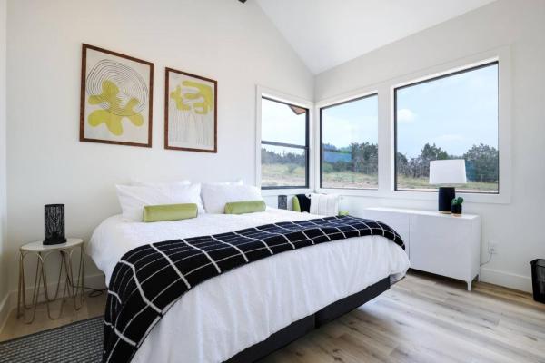 Cozy Hill Country Cabin - New Braunfels, TX
