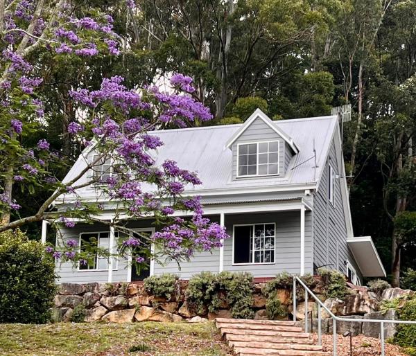 En la foto se muestra el objeto Cottage Hill Creek near the beach and bush ubicado en la ciudad de Bensville.