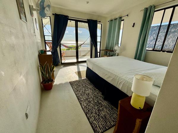 写真にはLa Virgen市にあるStella Mar Oceanfront Hotelが写っています。