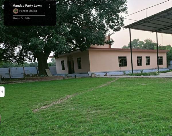 Na fotografii je vidět objekt Mandap Party Lawn and Resort nacházející se ve městě Ghātampur.