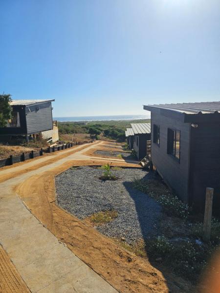 Na zdjęciu widoczny jest obiekt Aegla lodge położony w mieście Pichilemu.