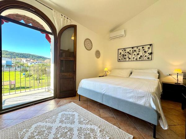 A la foto es mostra l'objecte Casa Luisa situat a la ciutat de Bari Sardo.