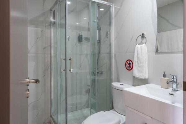 Фотография 8: Infinity - One-Bedroom Apt W Terrace in Larnaca