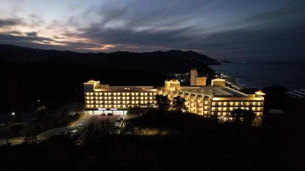 A la foto es mostra l'objecte Hotel Withus Jeongdongjin situat a la ciutat de Kosŏng-dong.