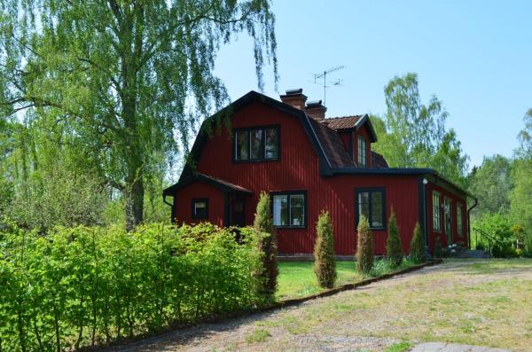 Na foto é possível ver o objeto Villa Björkbacka localizado na cidade de Vena.