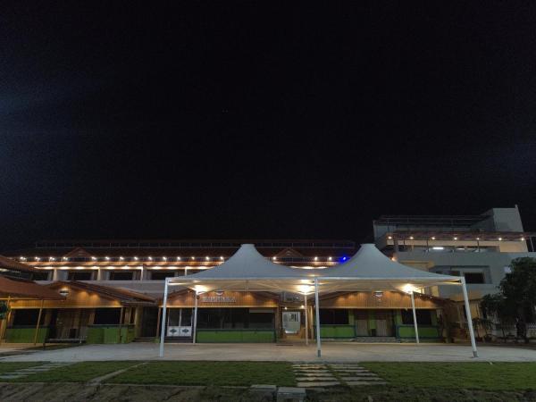 A la foto es mostra l'objecte Yanam resorts situat a la ciutat de Yanam.