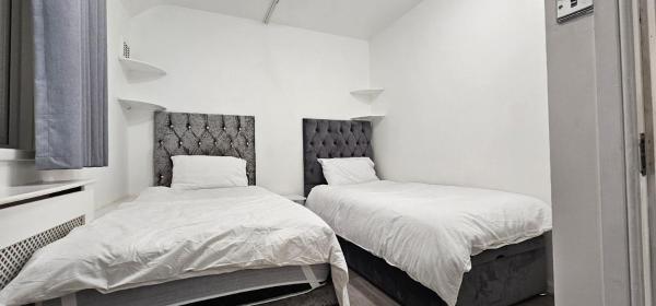Foto 9: Spacious & Modern 2-Bed House in Dagenham