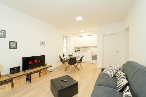 Na fotografii je vidět objekt Anna's Lake Apartment nacházející se ve městě Como.