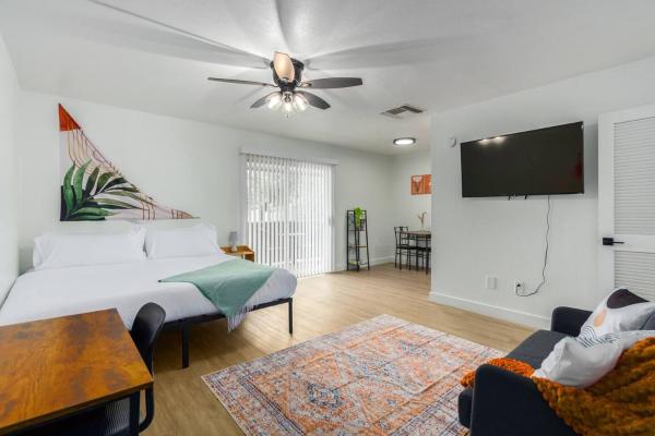 A la foto es mostra l'objecte Cozy Studiopoolkingbedbalconygym situat a la ciutat de Phoenix.