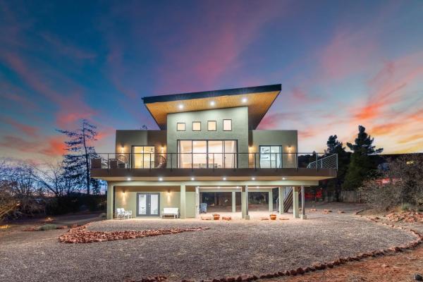 A la foto es mostra l'objecte NEW Moondance Red Rock Retreat Epic Views situat a la ciutat de Sedona.