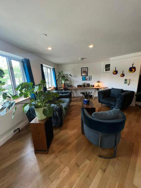 The photo shows the 4 PEEPS Apt INWILLIAMSBURG located in the city of Haberman.