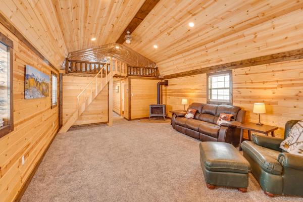 A la foto es mostra l'objecte Near Hunting Cozy Cabin with Deck in Grass Range! situat a la ciutat de Grass Range.