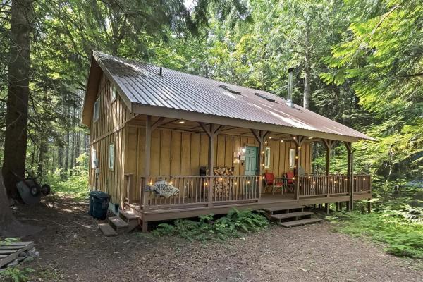 Auf dem Foto ist das Objekt Twin Mayples Cabin, Mt Rainier in der Stadt Packwood zu sehen.