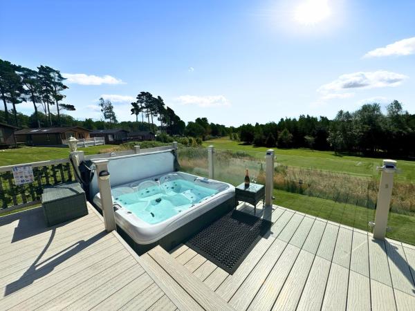 Hot Tub Lodge With Panoramic Views & Free Golf - Alnwick
