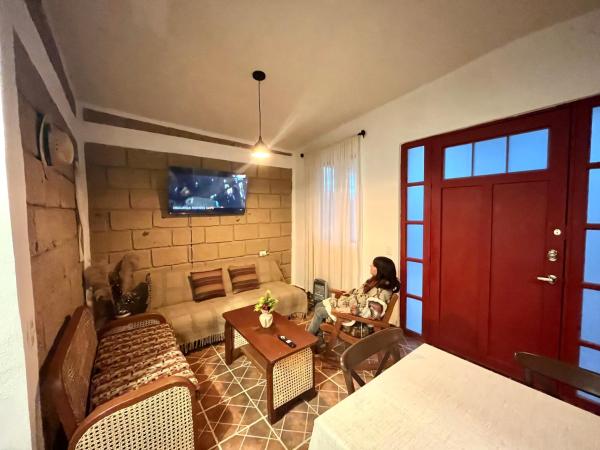 A la foto es mostra l'objecte Casa Junípero situat a la ciutat de Alvares.