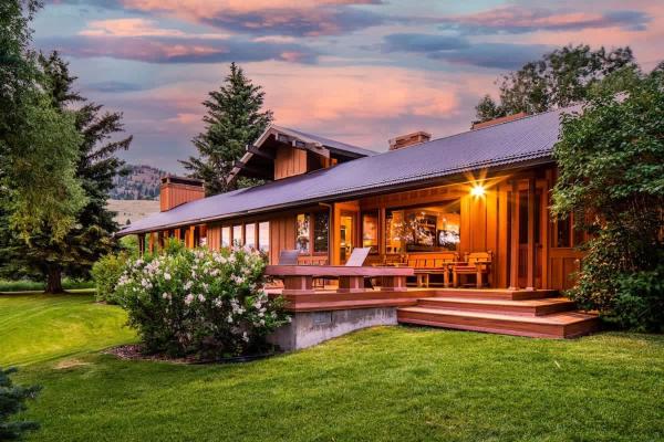 A la foto es mostra l'objecte Jackson Creek Retreat situat a la ciutat de Bozeman.