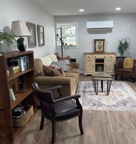 A la foto es mostra l'objecte NC Foothills Cottage with Views situat a la ciutat de Arlington.