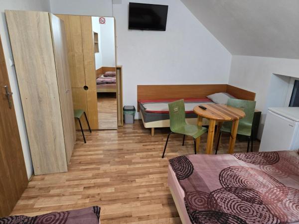 Στη φωτογραφία φαίνεται το αντικείμενο KWT Hostel Nowogard - Self Check-In - Wejscie na KOD που βρίσκεται στην πόλη Świętoszewo.