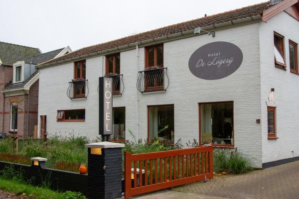 På billedet ses objektet Strandhotel de Logerij Renesse beliggende i byen Renesse.